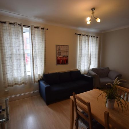 Two Bedroom Flat St Andrews Road 伦敦 外观 照片