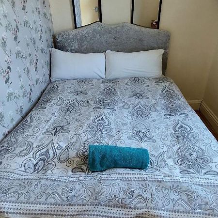 Two Bedroom Flat St Andrews Road 伦敦 外观 照片