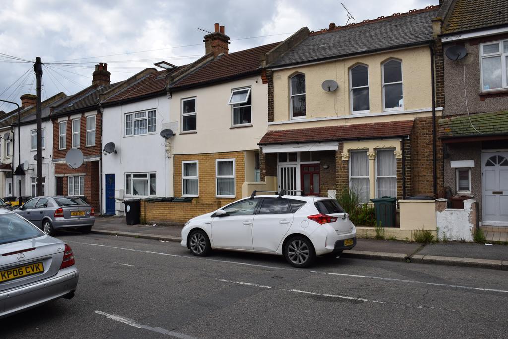 Two Bedroom Flat St Andrews Road 伦敦 外观 照片